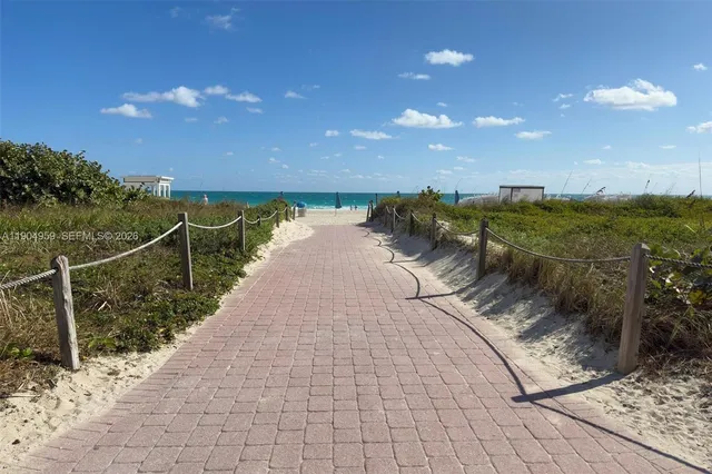 $17,900,000 | 100 South Pointe Drive, Unit 3203, Miami Beach, FL 33139