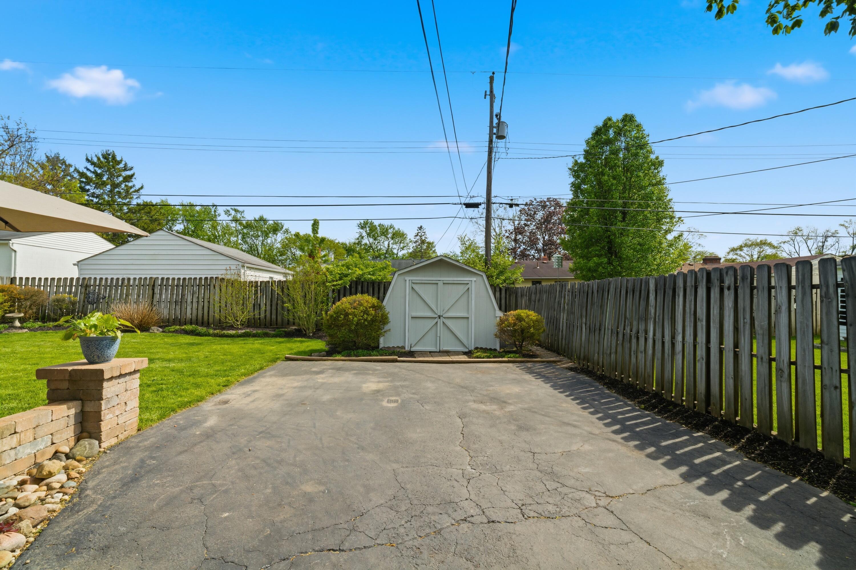 2255 Cranford Road Columbus, OH 43221 - Photo 49 of 67 Driveway