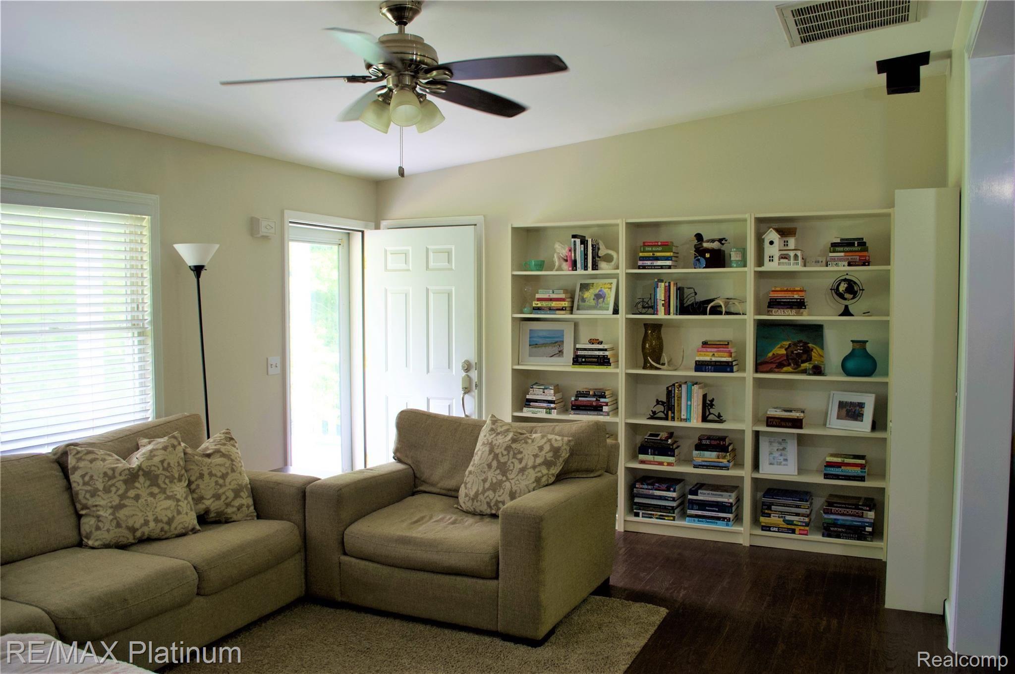 4035 Stamper Way Howell, MI 48855 - Photo 5 of 15 Livingroom Entry.jpg