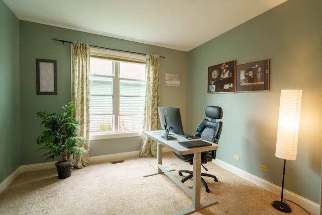 $3,400 | 864 Red Clover Drive, Aurora, IL 60504