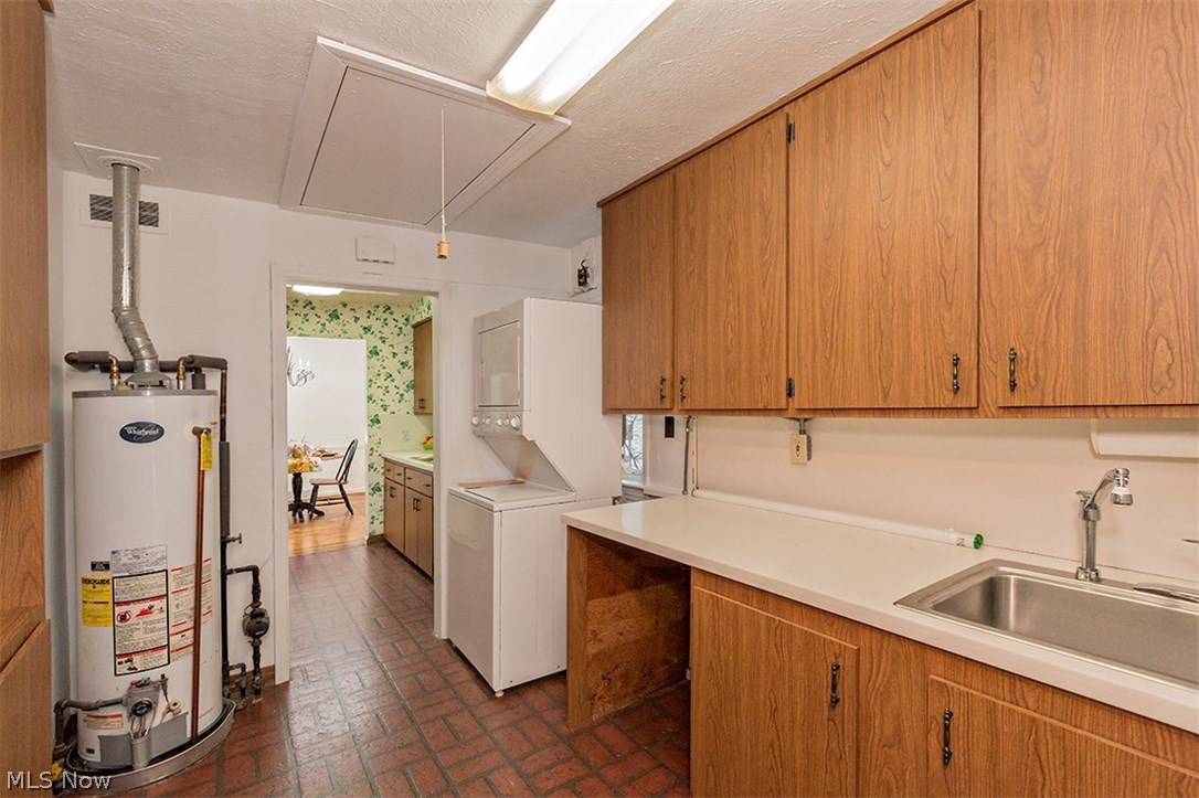 1772 Sunview Road Cleveland, OH 44124 - Photo 6 of 20