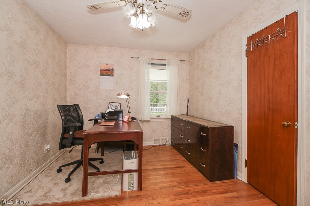 995 South Green Road Cleveland, OH 44121 - Photo 14 of 26