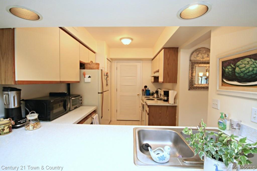 1506 Meadowside Drive Rochester, MI 48307 - Photo 10 of 21