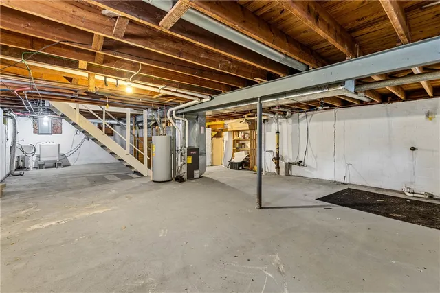 $2,400 | 271 Crockett Drive, Henrietta, NY 14623