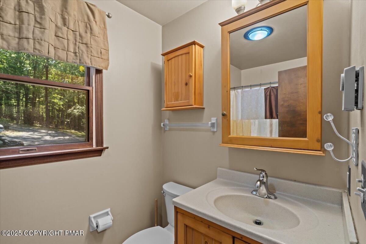 157 Viewtop Road Palmerton, PA 18071 - Photo 9 of 22 a bathroom with a sink and a mirror
