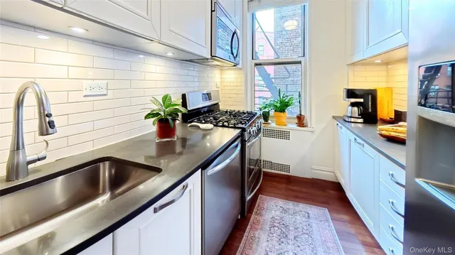 $2,995 | 73-12 35th Avenue, Unit D43 | Jackson Heights