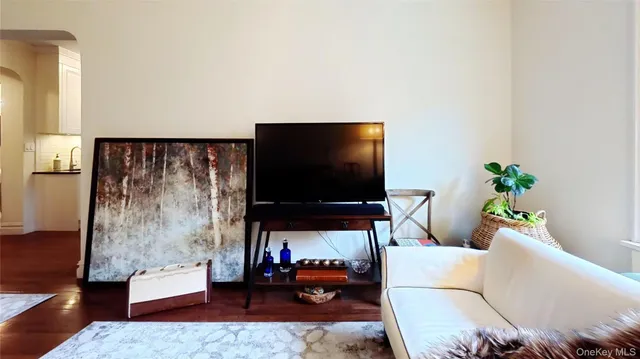 $2,995 | 73-12 35th Avenue, Unit D43 | Jackson Heights