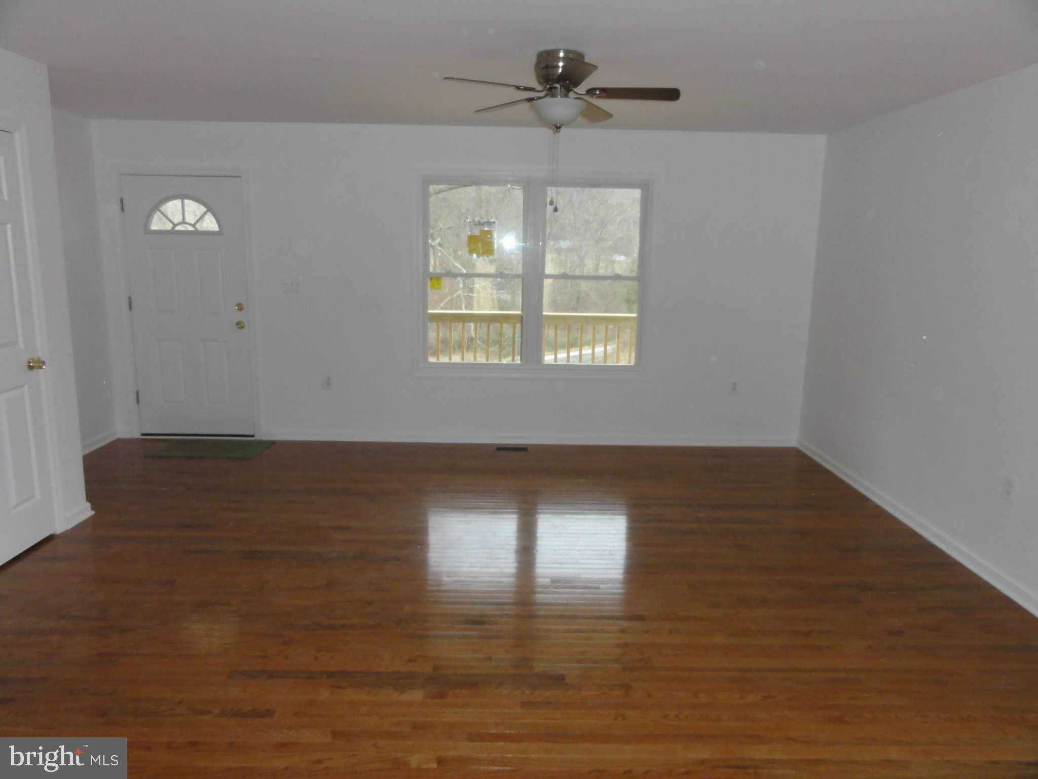 211 Bell Road Harpers Ferry, WV 25425 - Photo 5 of 17 Family Room