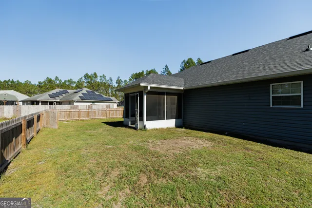 a view of a house with backyard and garden
