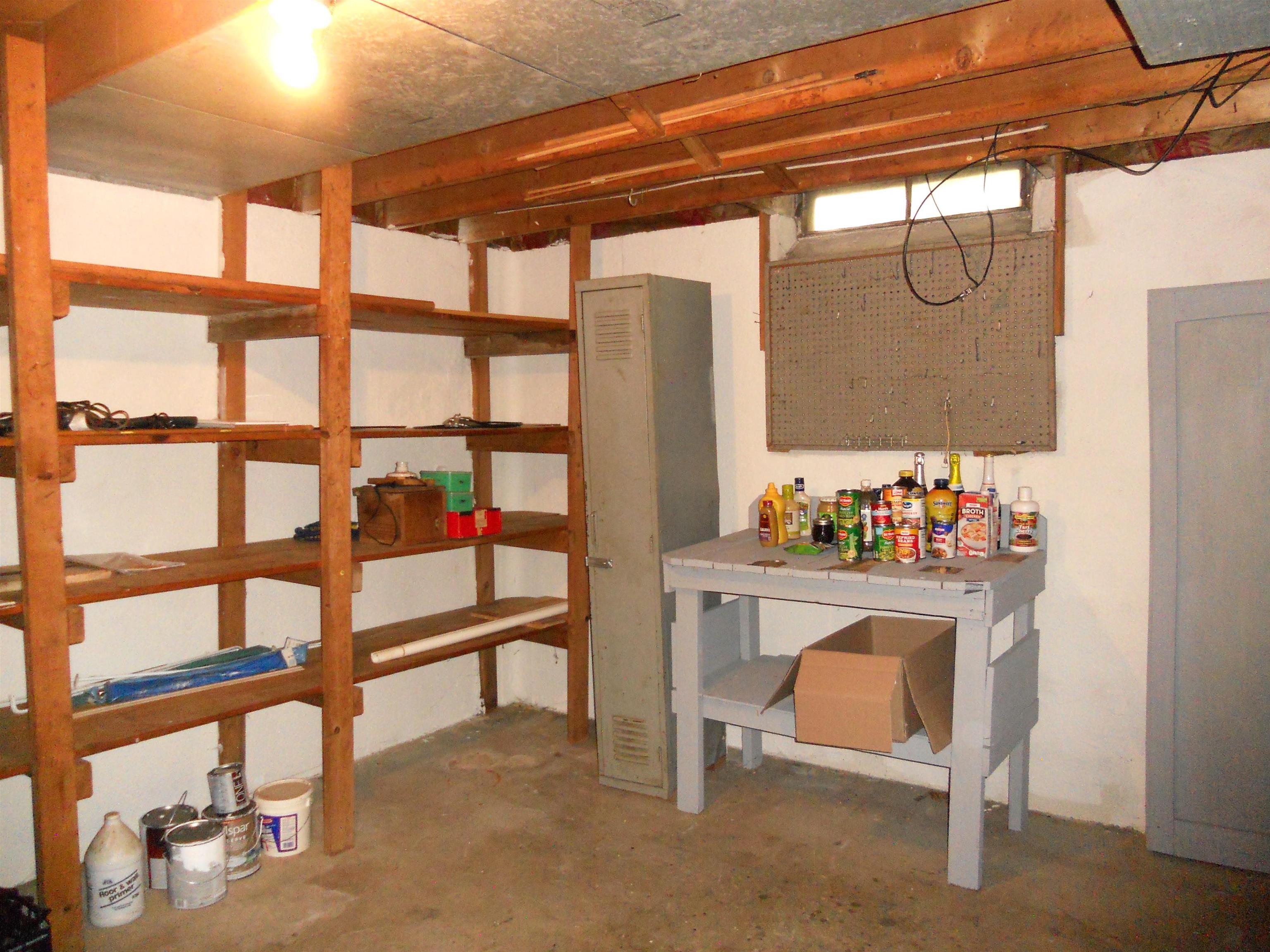 2015 Tarry Drive Sterling Heights, MI 48310 - Photo 33 of 51 50143329-b629b9b9-f2cb-4f3f-a0ab-ddd0d8044adc.JPG