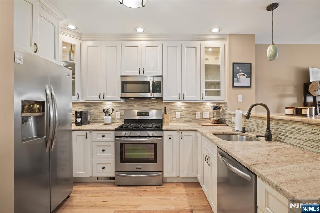 345 The Promenade Edgewater, NJ 07020 - Photo 11 of 16