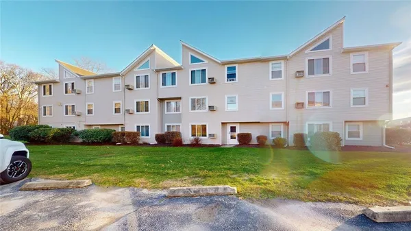 $239,000 | 200 Woodlawn Avenue, Unit 103, North Providence, RI 02904