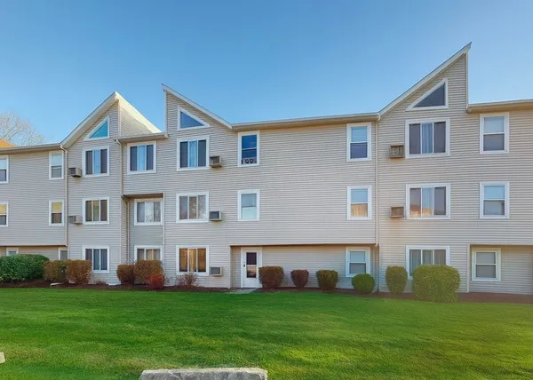 $235,000 | 200 Woodlawn Avenue, Unit 103, North Providence, RI 02904