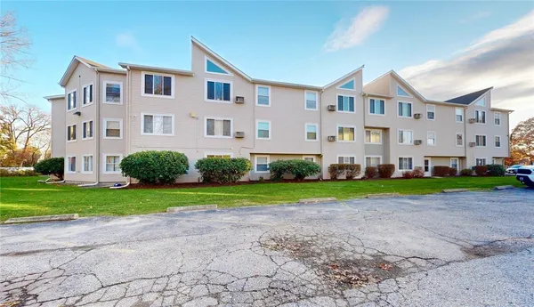 $239,000 | 200 Woodlawn Avenue, Unit 103, North Providence, RI 02904