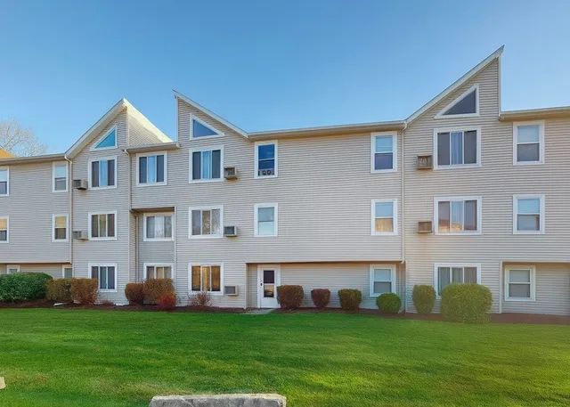 $242,900 | 200 Woodlawn Avenue, Unit 103, North Providence, RI 02904