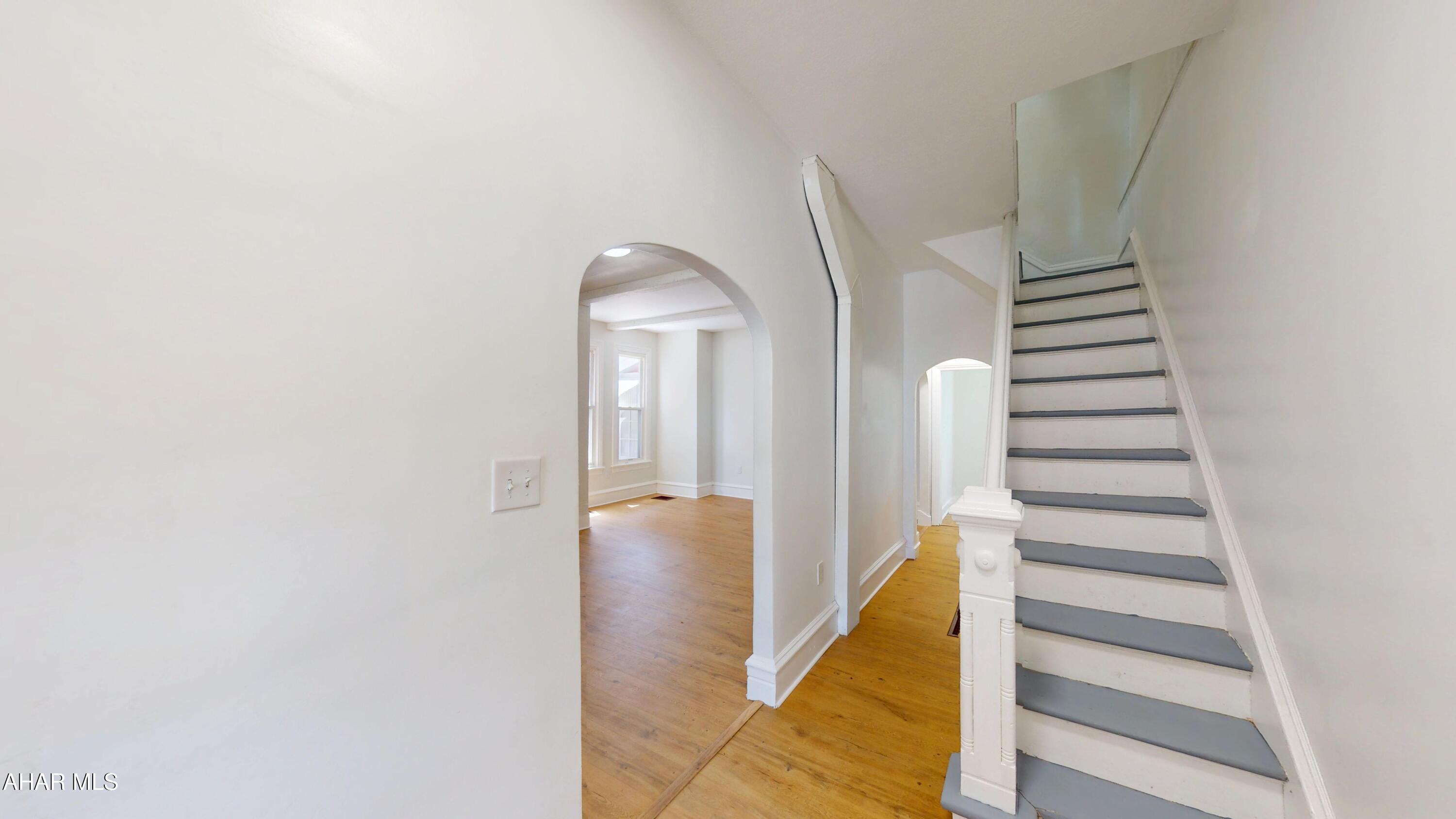 304 Poplar Street Roaring Spring, PA 16673 - Photo 4 of 31