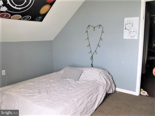 724 South Camp Meade Road Linthicum, MD 21090 - Photo 11 of 31 3rd floor bedroom w/ great closet space!
