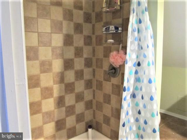 724 South Camp Meade Road Linthicum, MD 21090 - Photo 15 of 31 3rd floor full bath w/ custom tile
