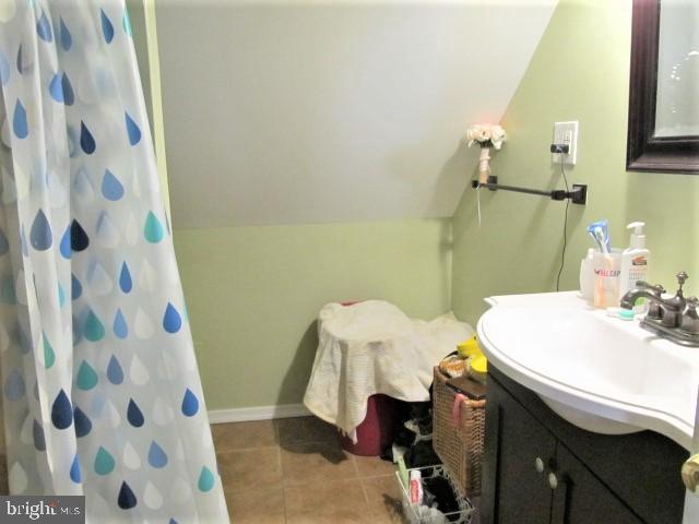 724 South Camp Meade Road Linthicum, MD 21090 - Photo 17 of 31 3rd floor bathroom