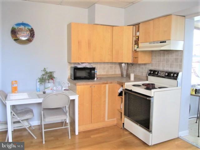 724 South Camp Meade Road Linthicum, MD 21090 - Photo 6 of 31 2nd floor eat-in kitchen