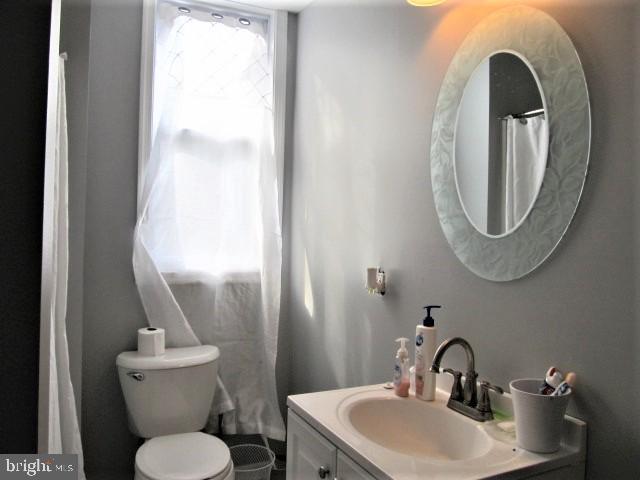 724 South Camp Meade Road Linthicum, MD 21090 - Photo 10 of 31 2nd floor full bathroom