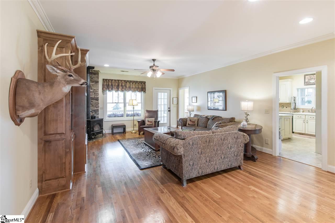 109 Southkee Road Travelers Rest, SC 29690 - Photo 7 of 35