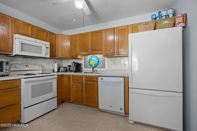 $284,500 | 301 Courtyard East, Unit 301, Beaufort, NC 28516