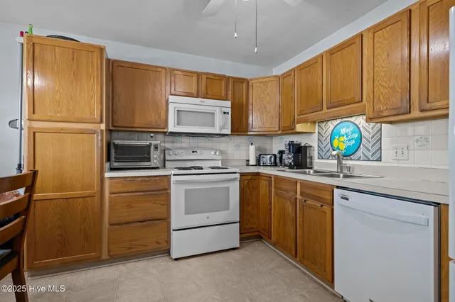 $284,500 | 301 Courtyard East, Unit 301, Beaufort, NC 28516