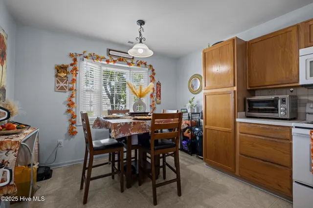 $284,500 | 301 Courtyard East, Unit 301, Beaufort, NC 28516