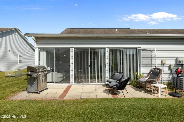 $284,500 | 301 Courtyard East, Unit 301, Beaufort, NC 28516