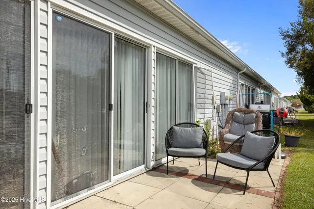 $284,500 | 301 Courtyard East, Unit 301, Beaufort, NC 28516