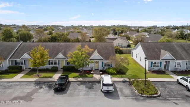 $284,500 | 301 Courtyard East, Unit 301, Beaufort, NC 28516