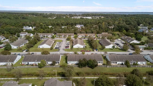 $284,500 | 301 Courtyard East, Unit 301, Beaufort, NC 28516