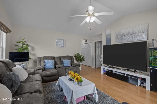 $284,500 | 301 Courtyard East, Unit 301, Beaufort, NC 28516