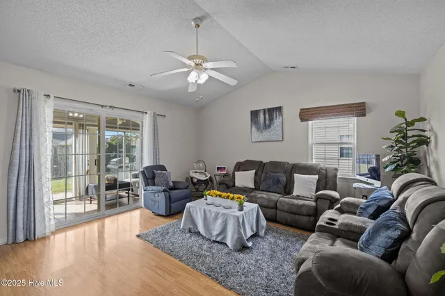 $284,500 | 301 Courtyard East, Unit 301, Beaufort, NC 28516