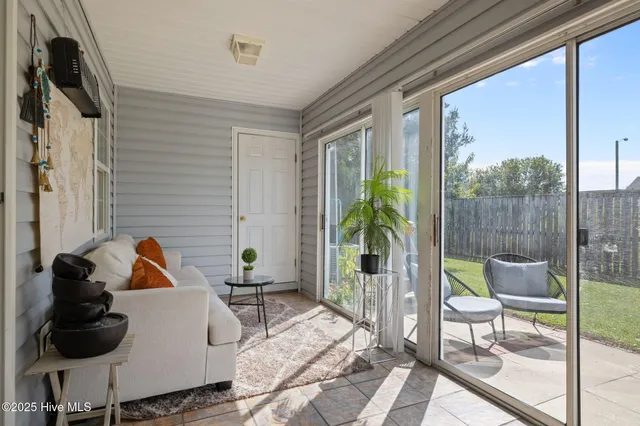 $284,500 | 301 Courtyard East, Unit 301, Beaufort, NC 28516