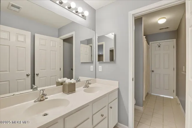 $1,050,000 | 40 Mulberry Drive, Manalapan, NJ 07726