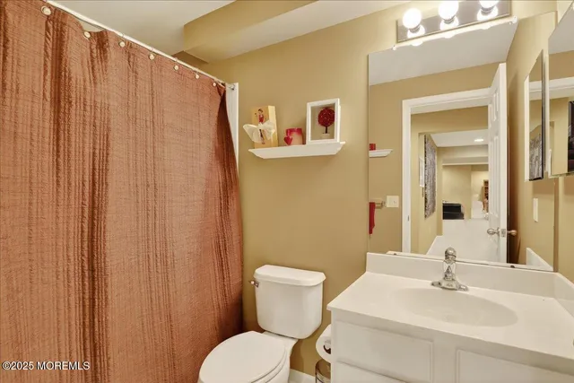 $1,050,000 | 40 Mulberry Drive, Manalapan, NJ 07726