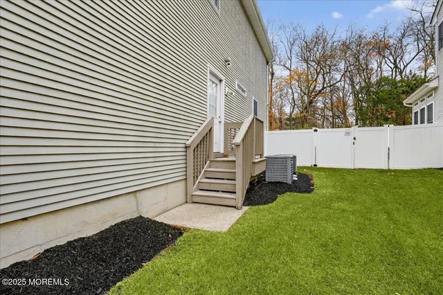 $1,050,000 | 40 Mulberry Drive, Manalapan, NJ 07726