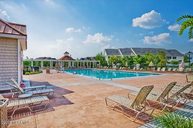 $1,050,000 | 40 Mulberry Drive, Manalapan, NJ 07726