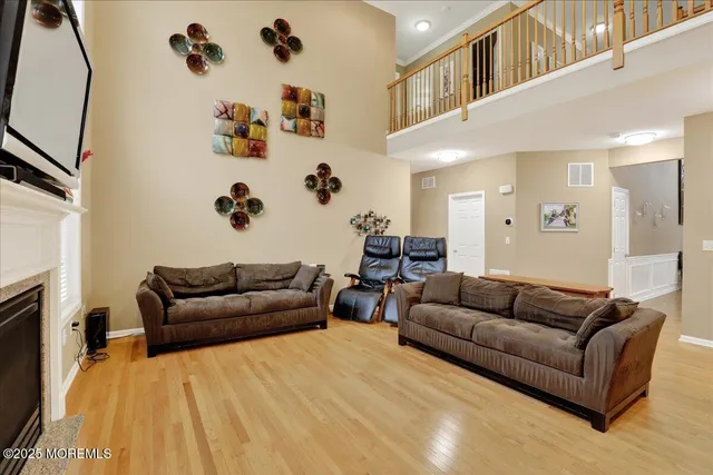 $1,050,000 | 40 Mulberry Drive, Manalapan, NJ 07726