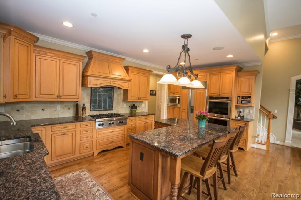 590 Sheldon Court Rochester, MI 48306 - Photo 56 of 99 56 Kitchen.jpg