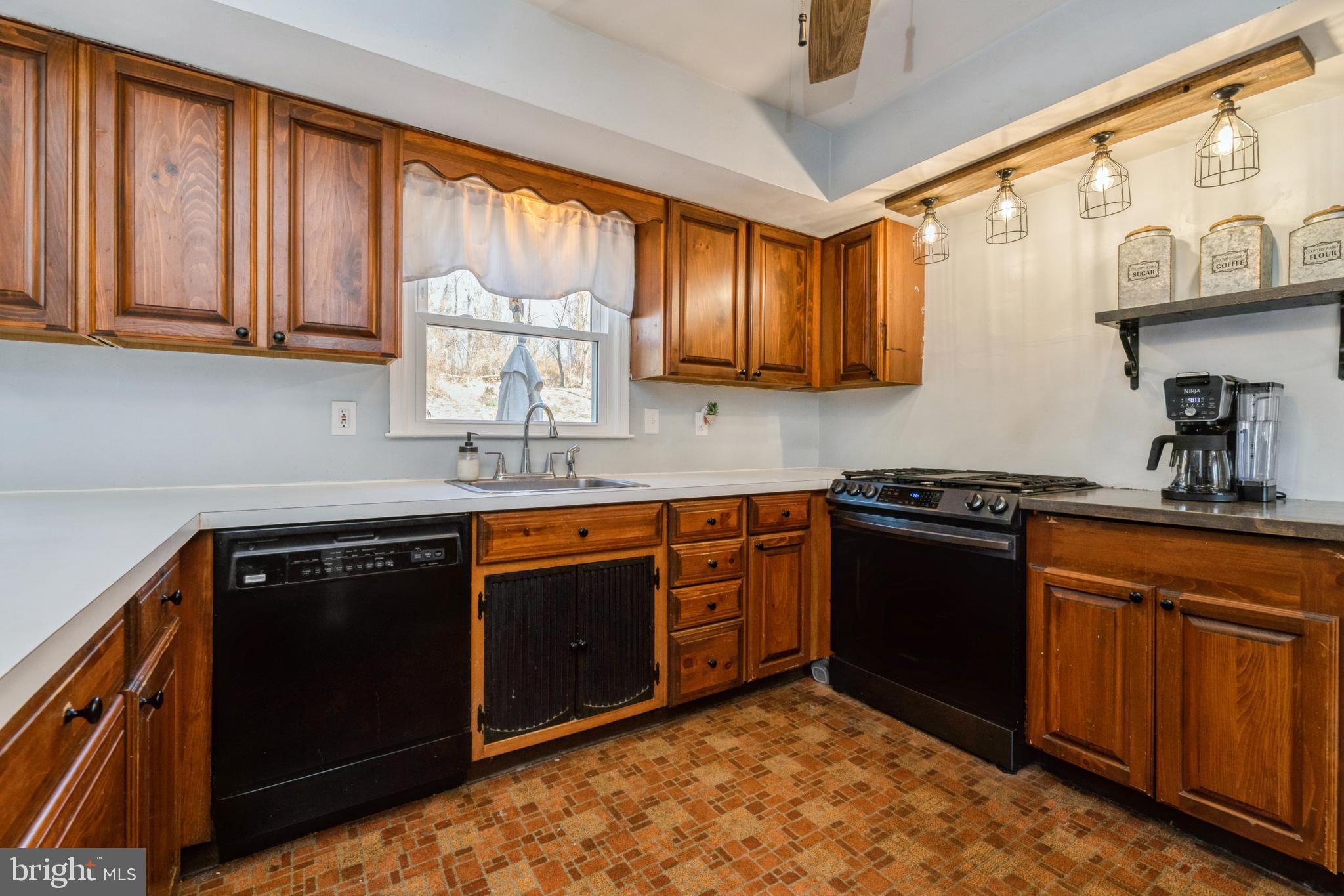 40 Willis Drive Ewing, NJ 08628 - Photo 17 of 39 Who did you say is cooking?