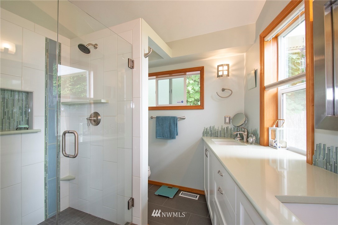 195 Northwest Kinman Road Poulsbo, WA 98370 - Photo 18 of 35 Gallery Image 18