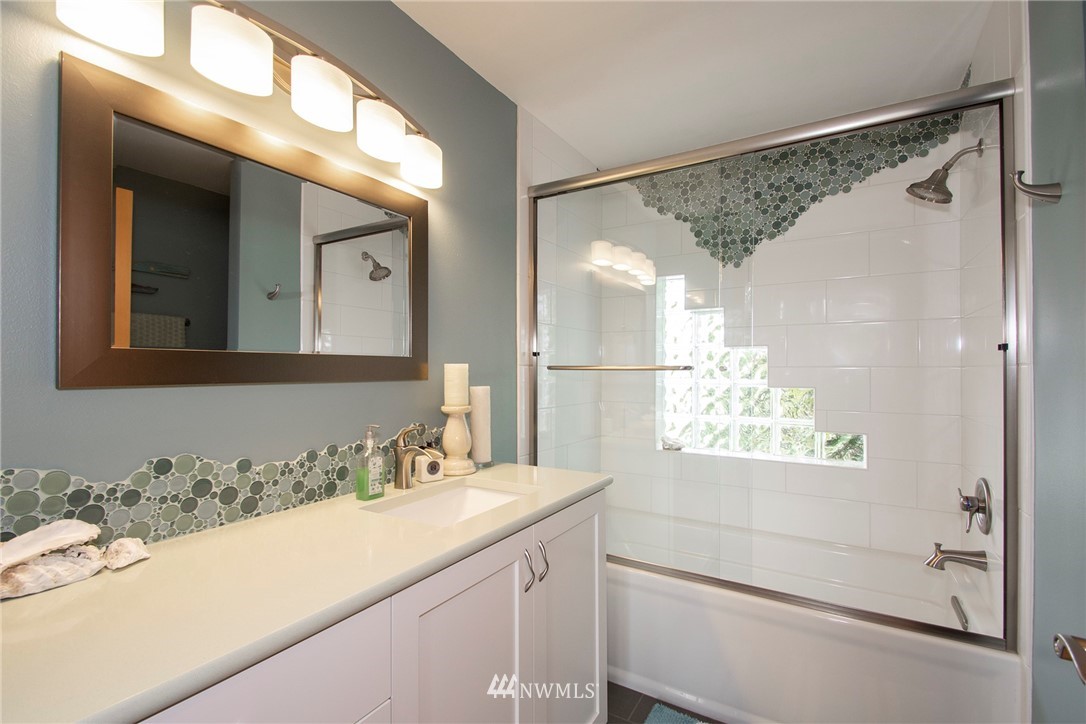 195 Northwest Kinman Road Poulsbo, WA 98370 - Photo 20 of 35 Gallery Image 20