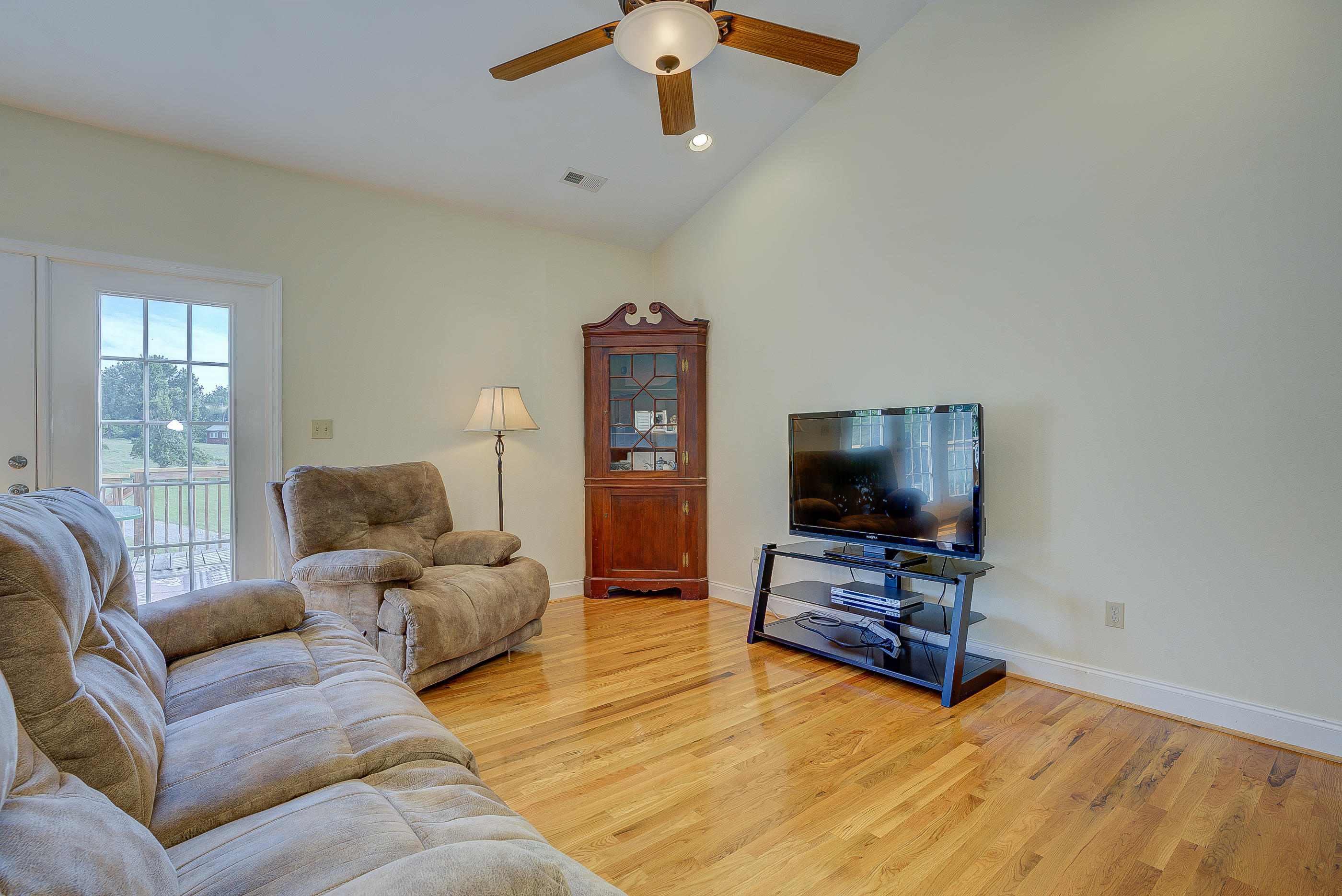472 Hemlock Road Salem, VA 24153 - Photo 3 of 25 05