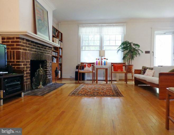3931 Keswick Road Baltimore, MD 21211 - Photo 1 of 16 Living Room View 1