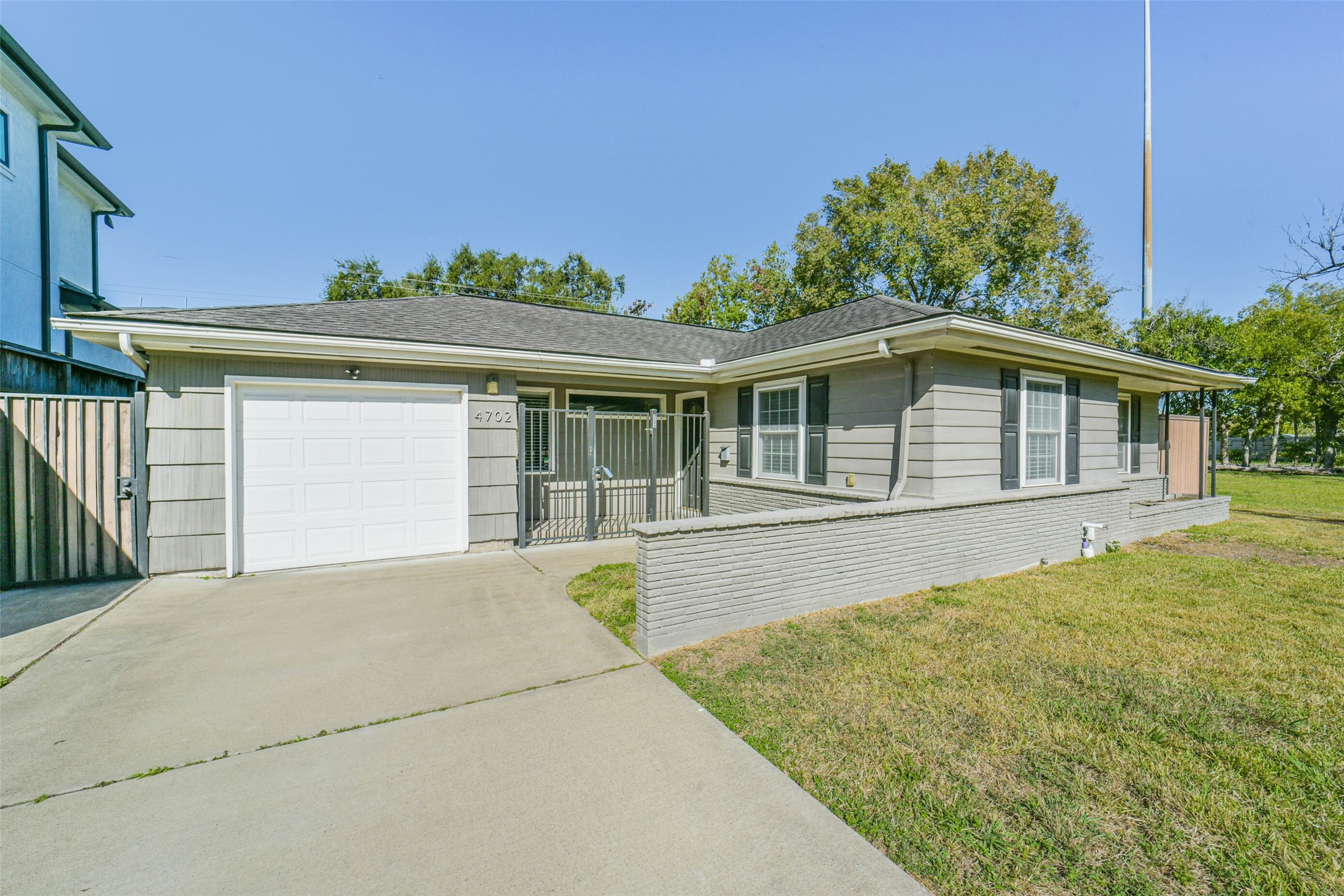 Welcome home to this quaint 3 bedroom 1 bath home in Bellaire.