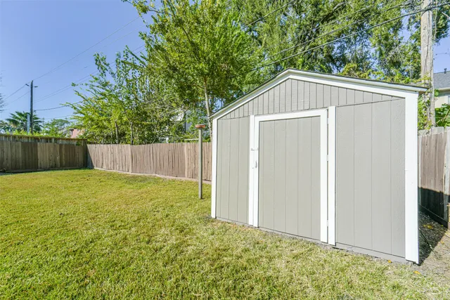 a view of backyard with tree