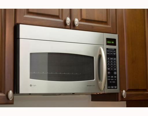 2 Renaissance Way, Unit 111 Boynton Beach, FL 33426 - Photo 3 of 14 Kitchen